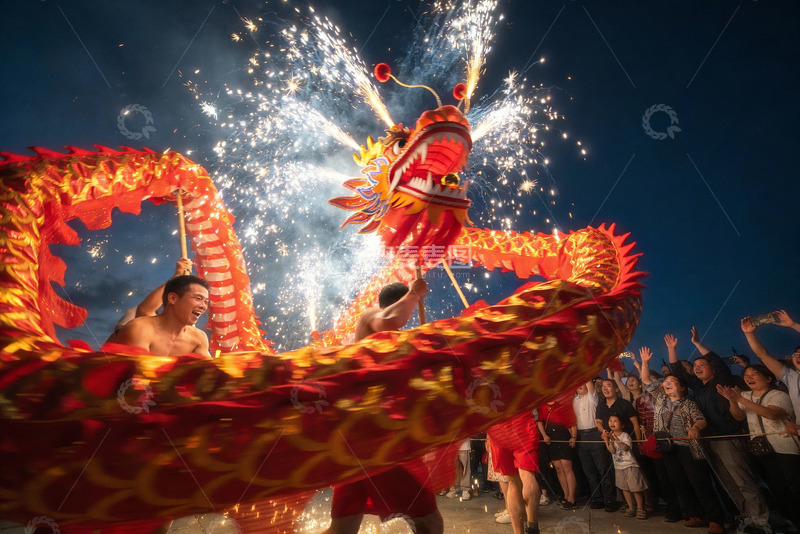 高清大图下载【趣麦麦图】夜空中舞动的红色龙灯表演