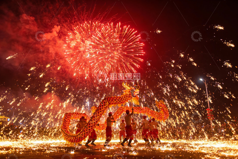 高清大图下载【趣麦麦图】夜空烟花舞龙表演盛况