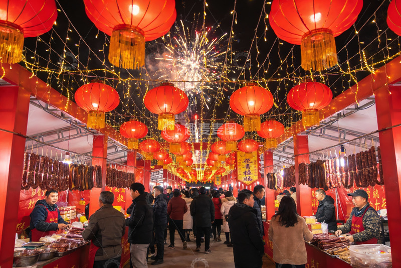 高清大图下载【趣麦麦图】夜市烟火灯笼挂人群熙攘