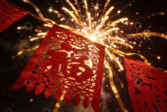 烟花绽放剪纸福字迎新年